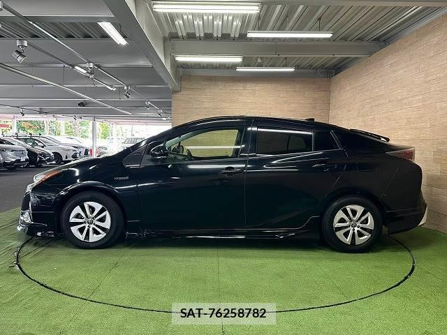 Toyota PRIUS 2017-07 8730747-16