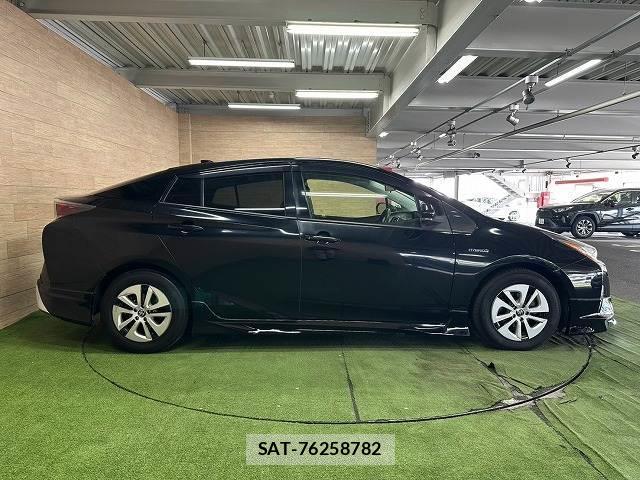 Toyota PRIUS 2017-07 8730747-17