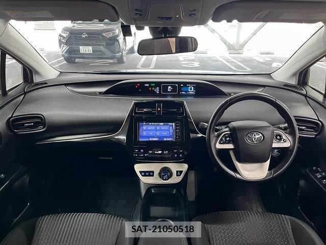 Toyota PRIUS 2017-07 8730748-1