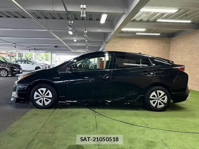 Toyota PRIUS 2017-07 8730748-16