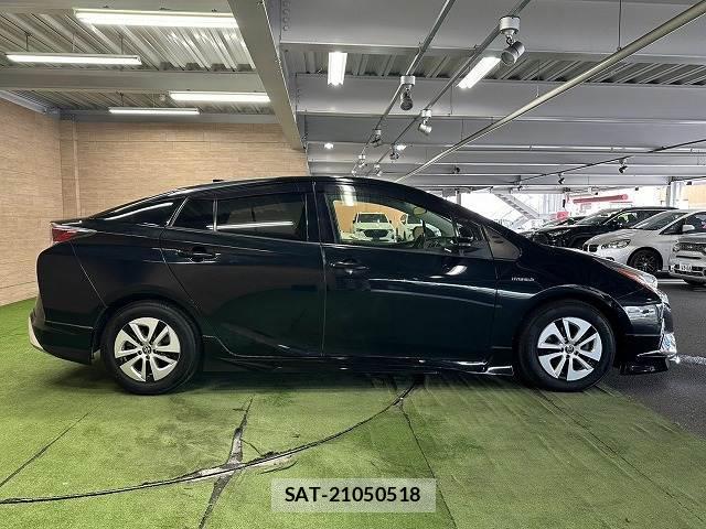 Toyota PRIUS 2017-07 8730748-17