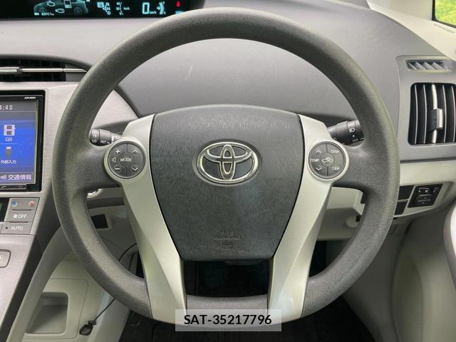 Toyota PRIUS 2015-10 8730890-10
