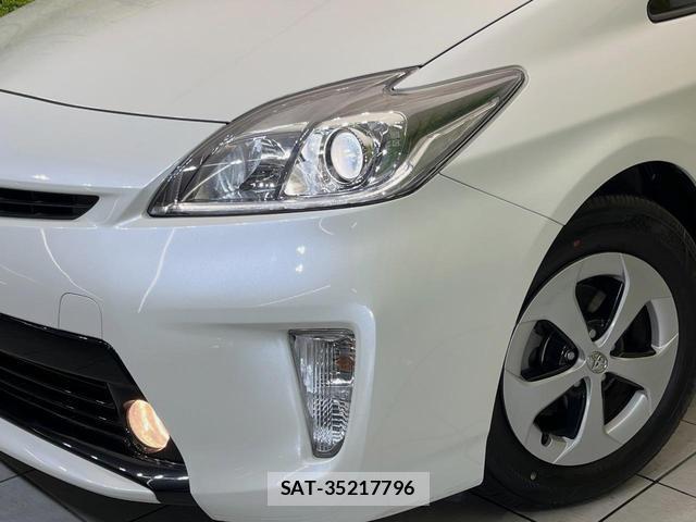 Toyota PRIUS 2015-10 8730890-11