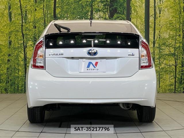 Toyota PRIUS 2015-10 8730890-14
