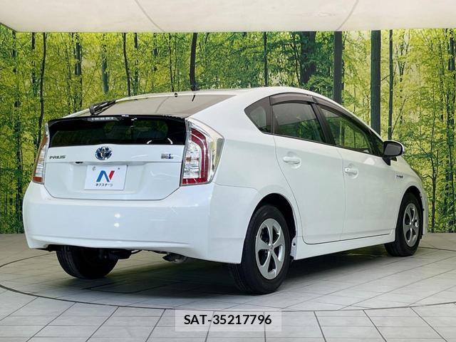 Toyota PRIUS 2015-10 8730890-16