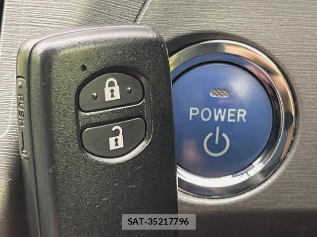Toyota PRIUS 2015-10 8730890-6