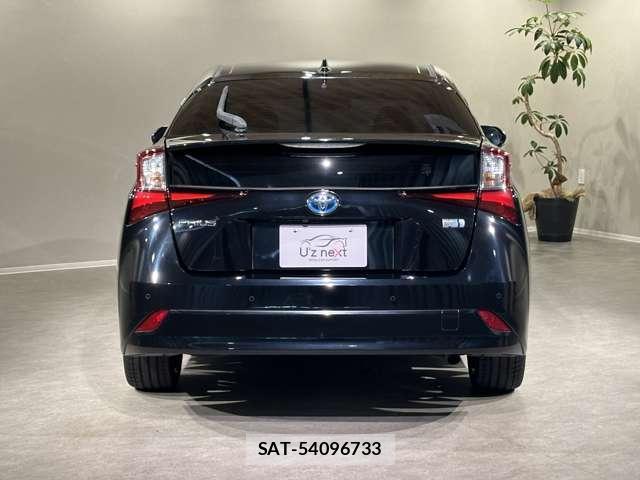 Toyota PRIUS 2019-08 8730892-1
