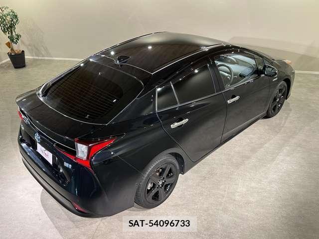 Toyota PRIUS 2019-08 8730892-13