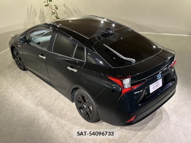 Toyota PRIUS 2019-08 8730892-14
