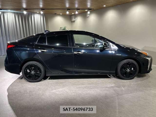 Toyota PRIUS 2019-08 8730892-3