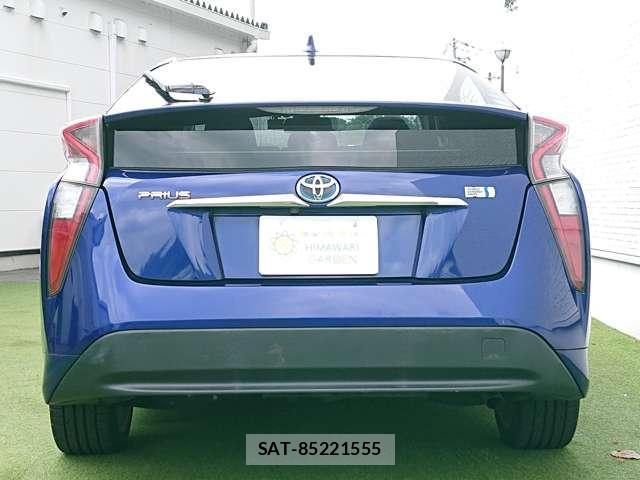 Toyota PRIUS 2015-12 8731187-15