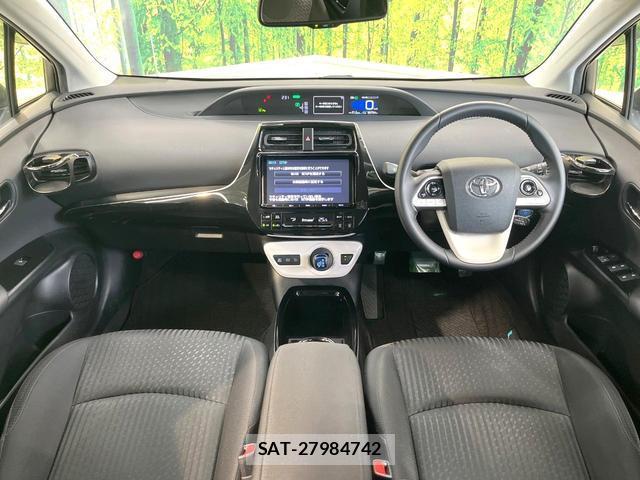 Toyota PRIUS 2018-04 8731252-1