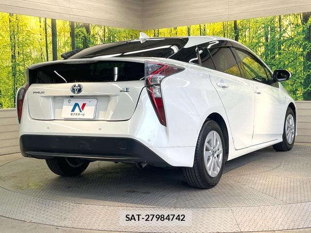 Toyota PRIUS 2018-04 8731252-16