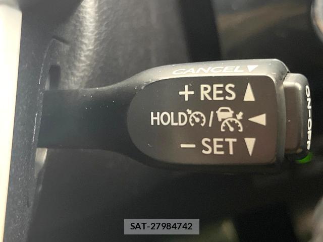 Toyota PRIUS 2018-04 8731252-4