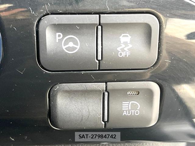 Toyota PRIUS 2018-04 8731252-5