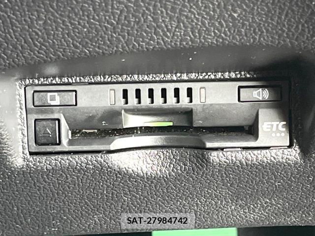 Toyota PRIUS 2018-04 8731252-6