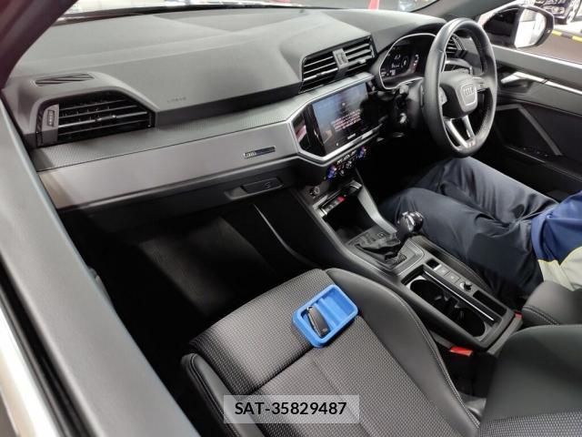 Audi Q3 2022-04 8729944-2