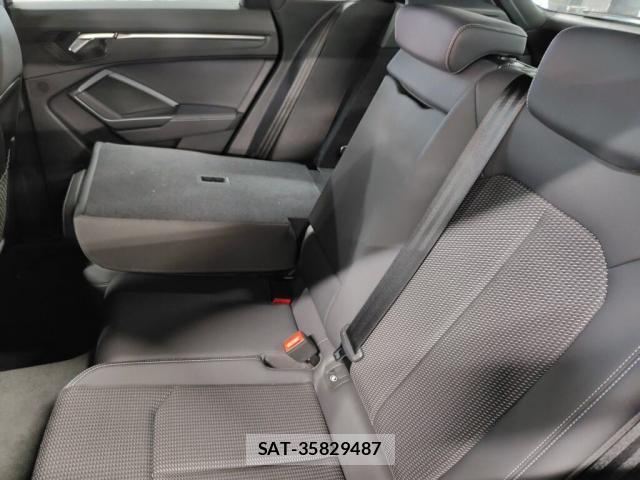 Audi Q3 2022-04 8729944-5