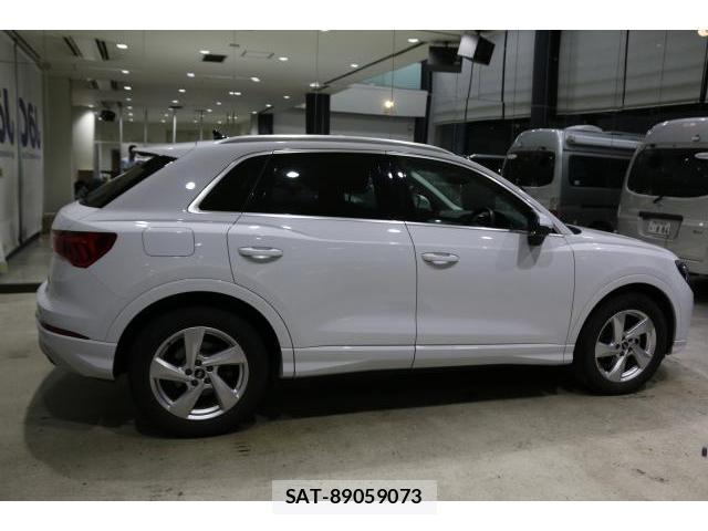 Audi Q3 2022-08 8730600-3