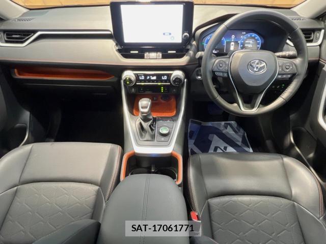 Toyota RAV4 2023-02 8726432-1