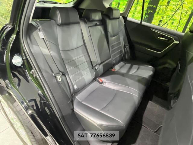 Toyota RAV4 2019-06 8728556-8
