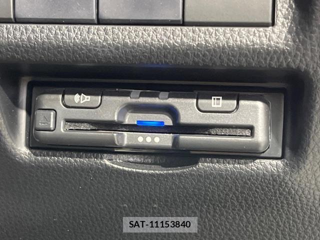 Toyota RAV4 2021-04 8728653-4