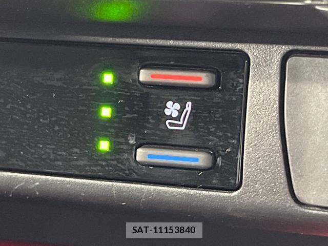 Toyota RAV4 2021-04 8728653-5