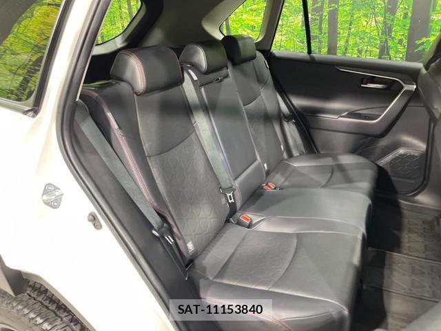 Toyota RAV4 2021-04 8728653-8