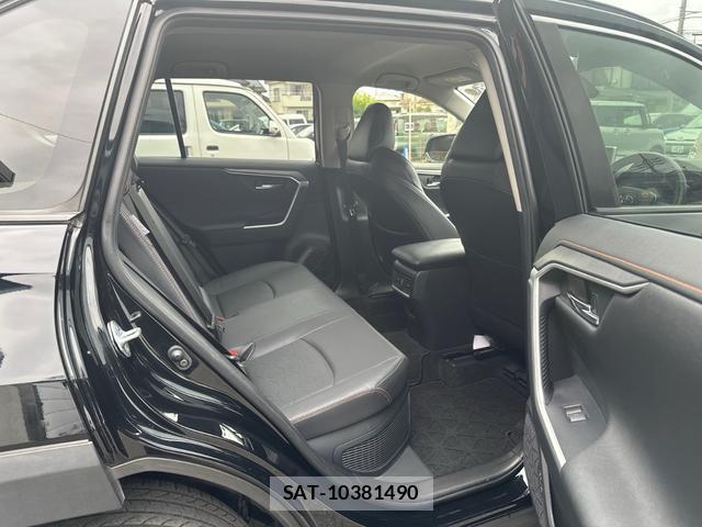 Toyota RAV4 2022-08 8729880-12