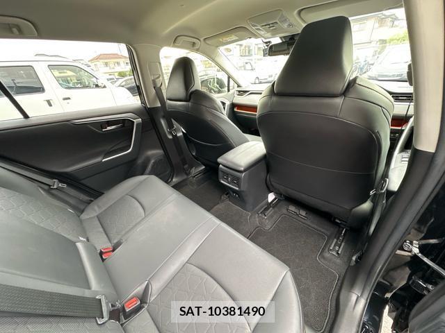 Toyota RAV4 2022-08 8729880-14