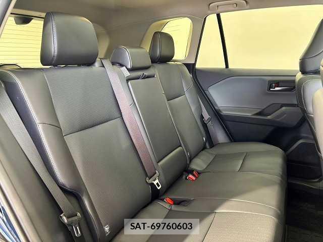 Toyota RAV4 2026-05 8731384-11