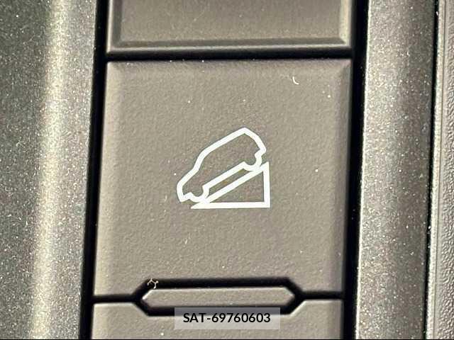 Toyota RAV4 2026-05 8731384-5