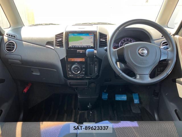 Nissan ROOX 2010-05 8726783-1