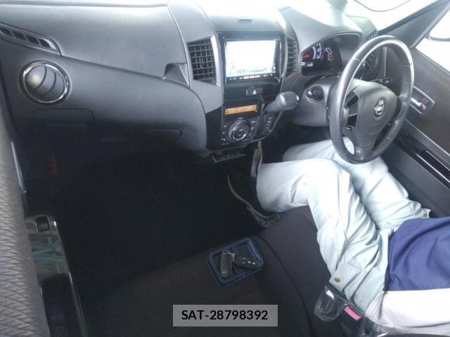 Nissan ROOX 2012-07 8726897-2