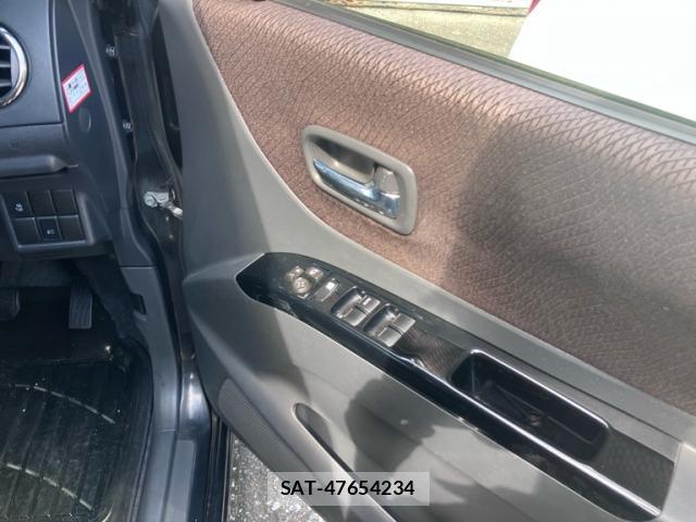 Nissan ROOX 2011-01 8727933-8