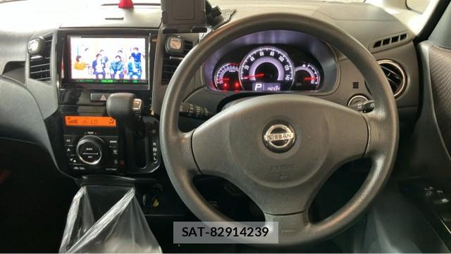 Nissan ROOX 2011-06 8729601-16