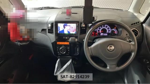 Nissan ROOX 2011-06 8729601-2