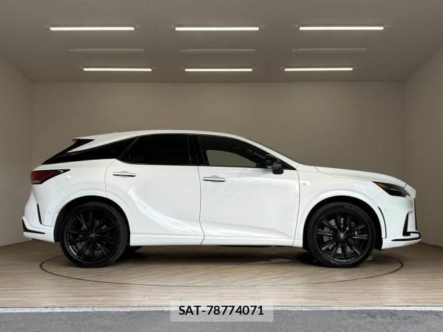 Lexus RX 2023-02 8731378-17