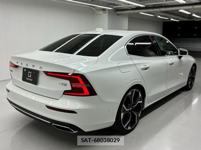Volvo S60 2021-05 8727925-10