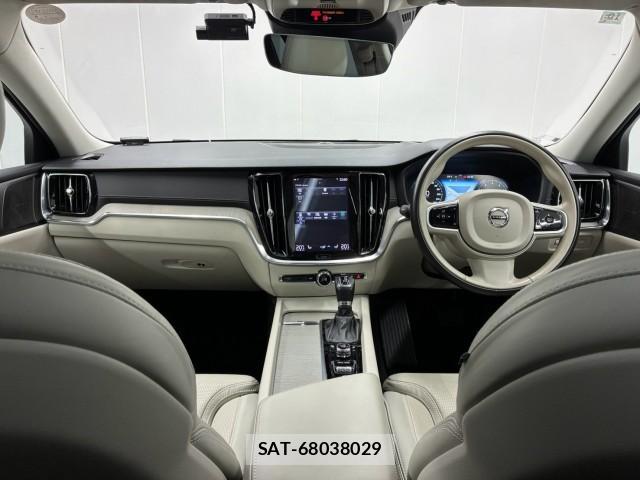 Volvo S60 2021-05 8727925-2