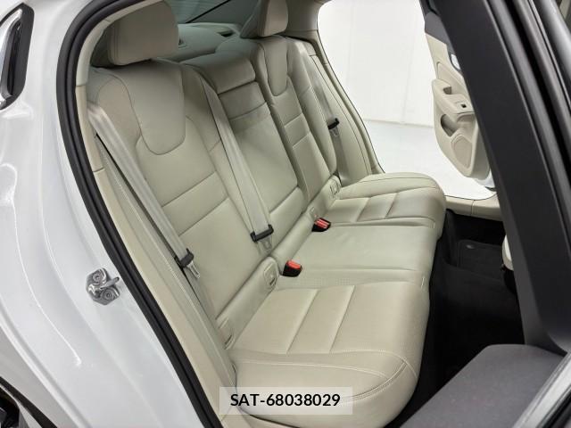 Volvo S60 2021-05 8727925-6
