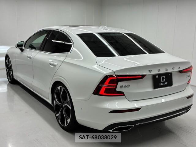 Volvo S60 2021-05 8727925-9
