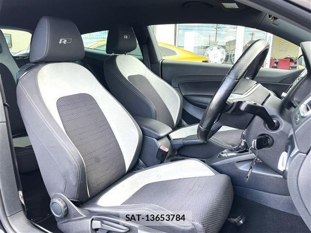 VolksWagen SCIROCCO 2013-06 8726755-17