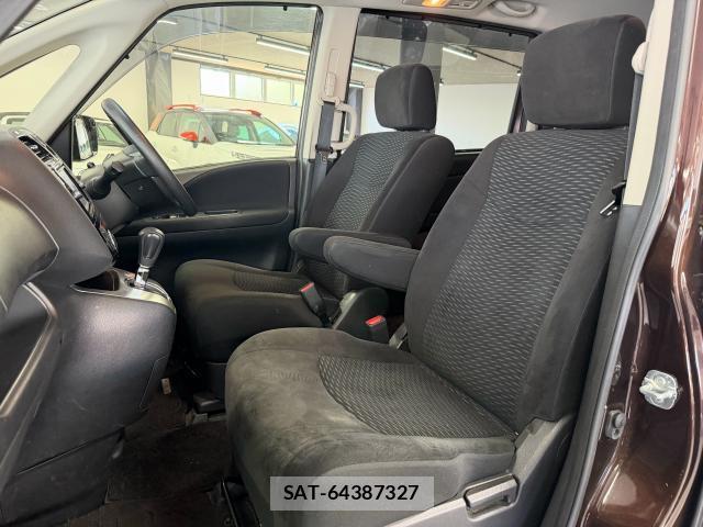 Nissan SERENA 2016-02 8726641-5