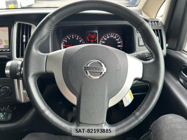 Nissan SERENA 2010-03 8728077-2