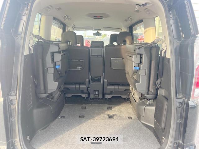 Nissan SERENA 2017-03 8728431-11