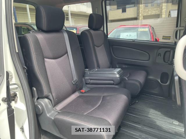 Nissan SERENA 2013-11 8728589-17