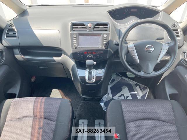 Nissan SERENA 2011-10 8728646-1