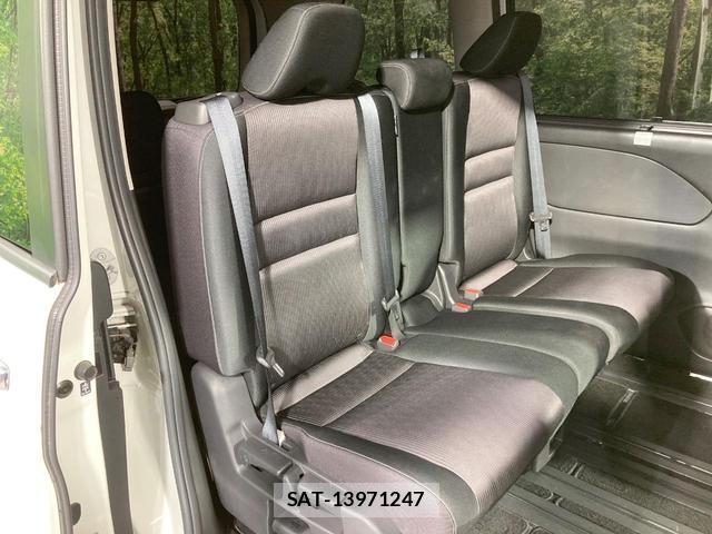 Nissan SERENA 2016-09 8728858-8