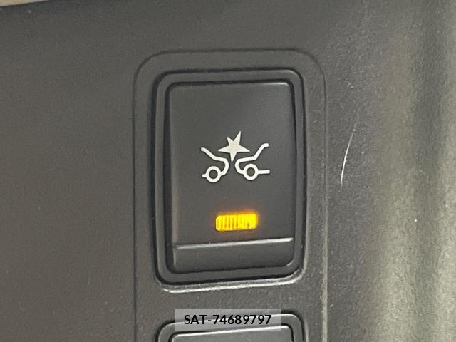 Nissan SERENA 2016-10 8730836-4